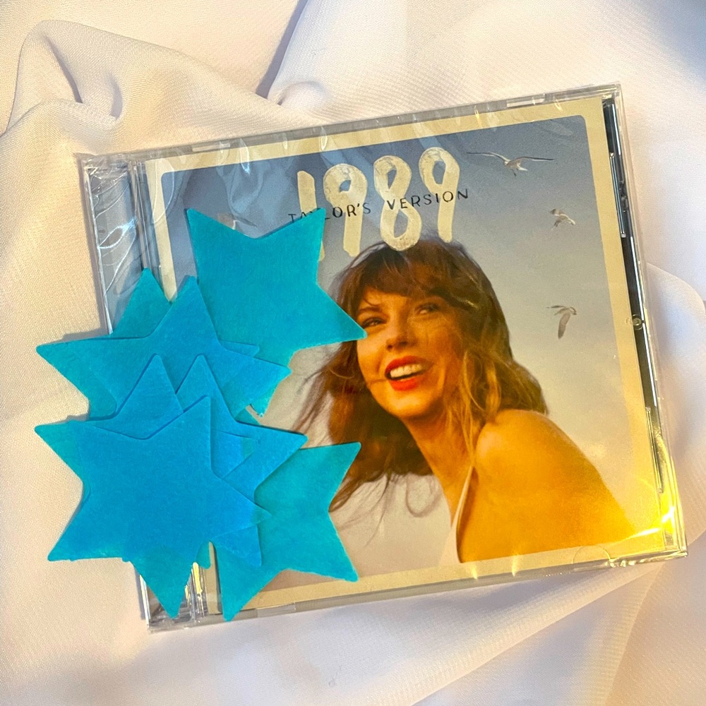 1989 (Taylor's Version) Crystal Skies Blue Edition Deluxe CD w/ Polaroids SEALED